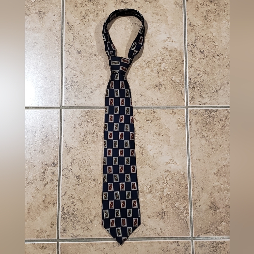 Ralph Lauren Neck Tie 100% Silk Chaps with "S" accents Navy Backing